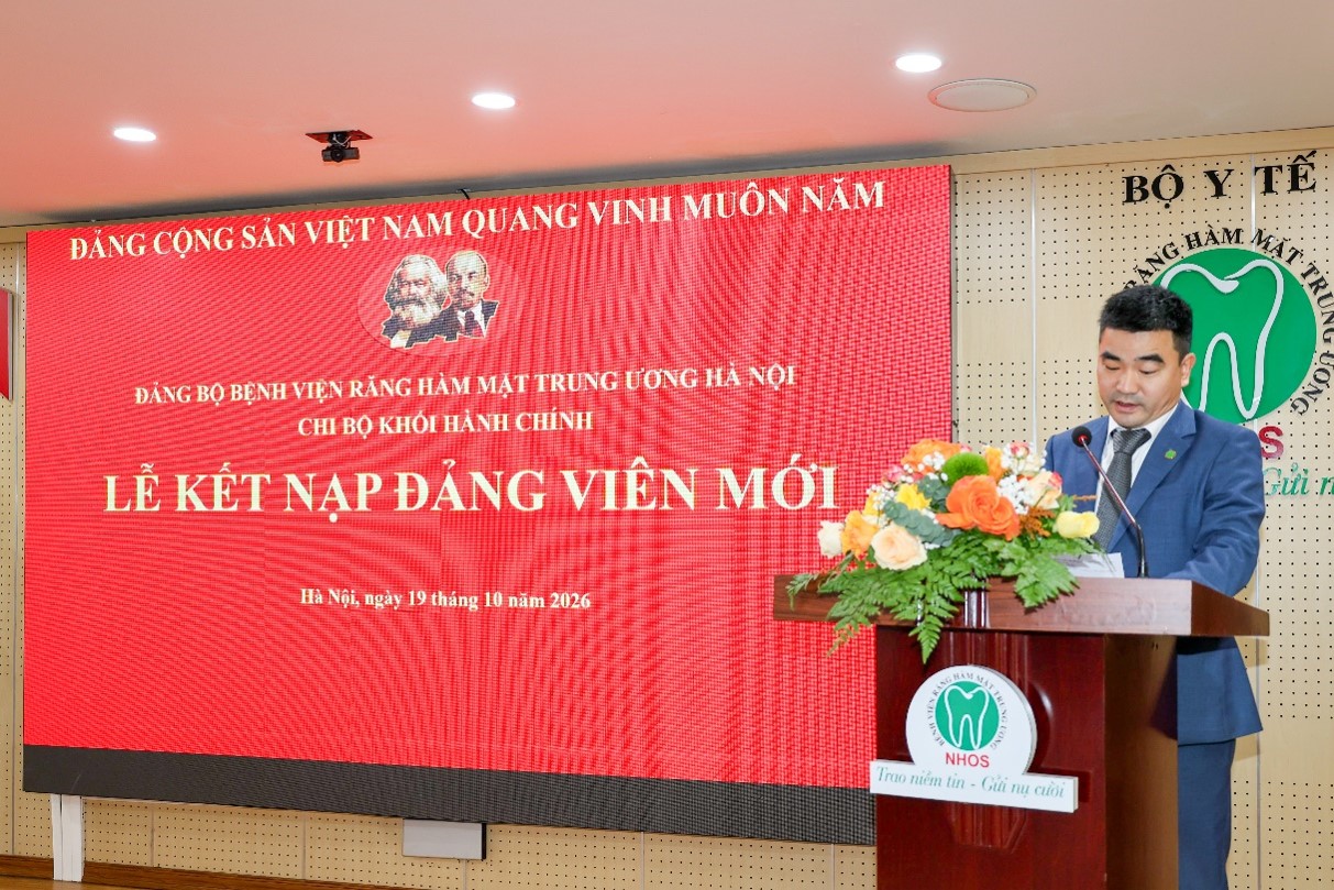 Đồng chí Trịnh Hồng Thắng, Phó bí thư chi bộ Khối Hành chính phát biểu